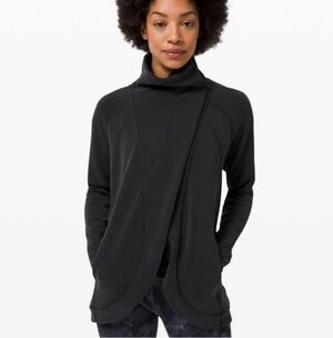 Lululemon Rally Wrap. Size 2. Good preowned condition.